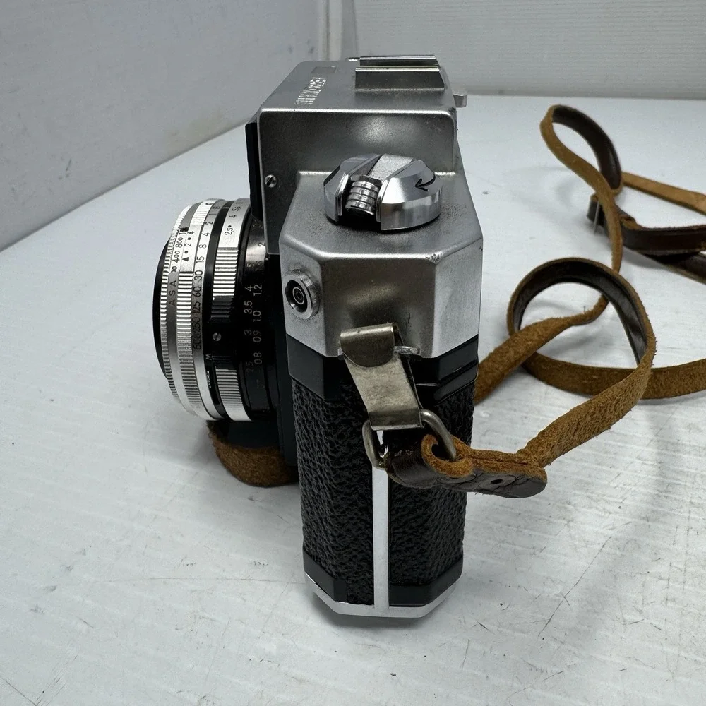 Nikkorex 35 Leaf shutter SLR Camera No.89387 Nikkor-Q 2.5/5cm‎